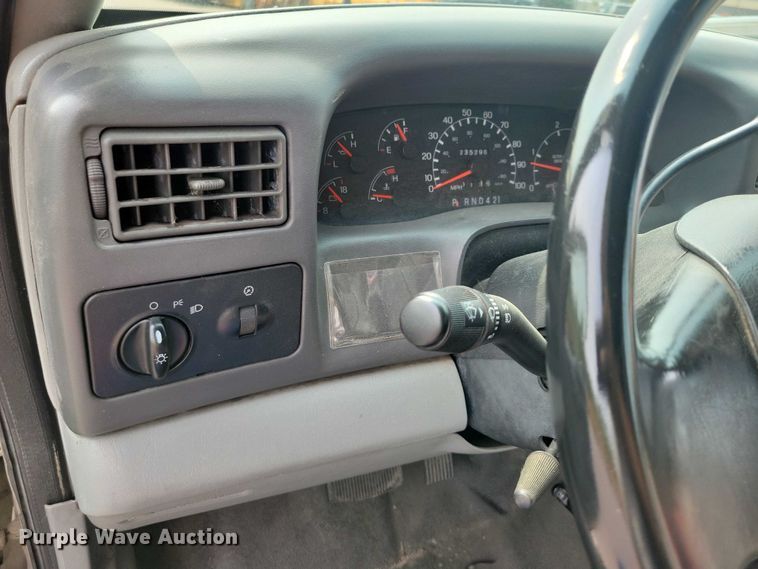 image for item DX7258 2010 Ford F650 shuttle bus