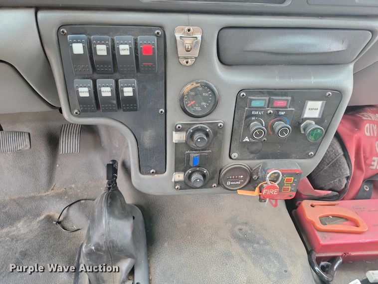 image for item DX7258 2010 Ford F650 shuttle bus