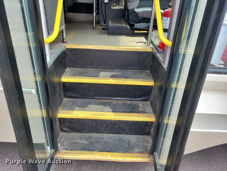 image for item DX7258 2010 Ford F650 shuttle bus