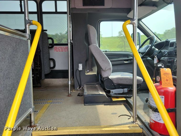 image for item DX7258 2010 Ford F650 shuttle bus