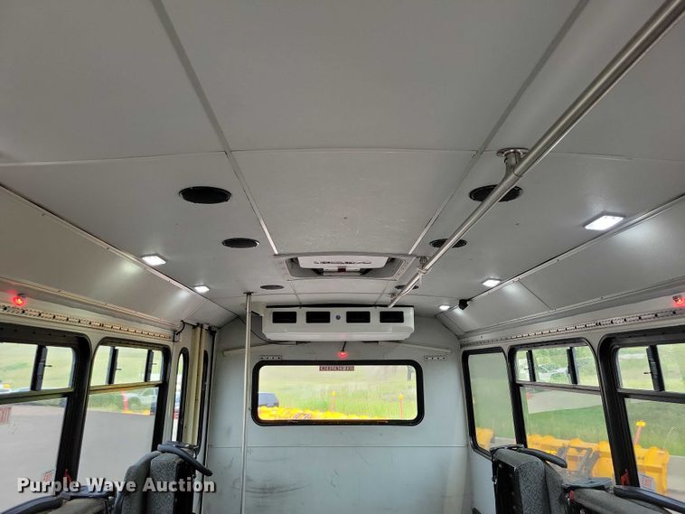 image for item DX7258 2010 Ford F650 shuttle bus