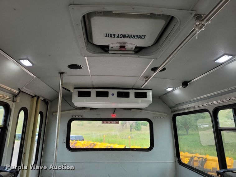 image for item DX7258 2010 Ford F650 shuttle bus