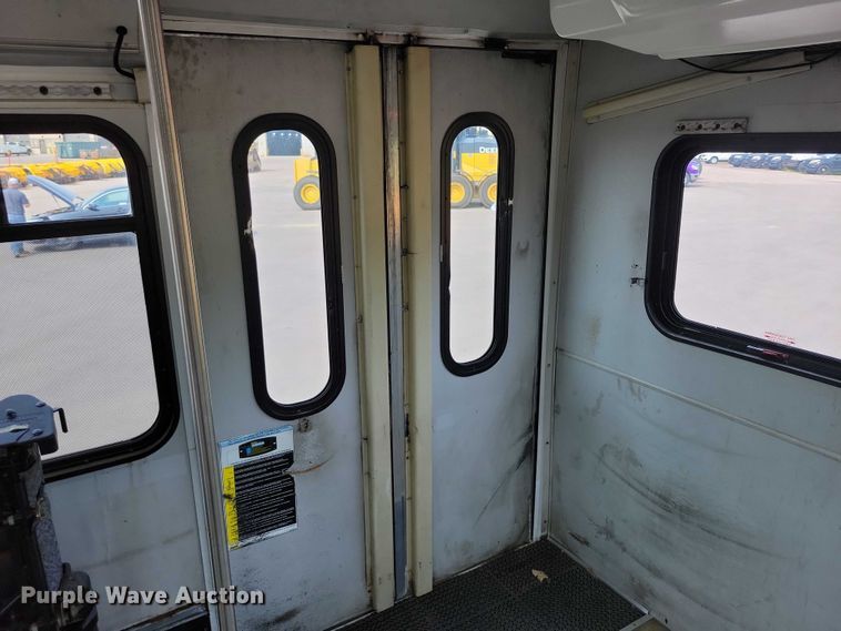 image for item DX7258 2010 Ford F650 shuttle bus