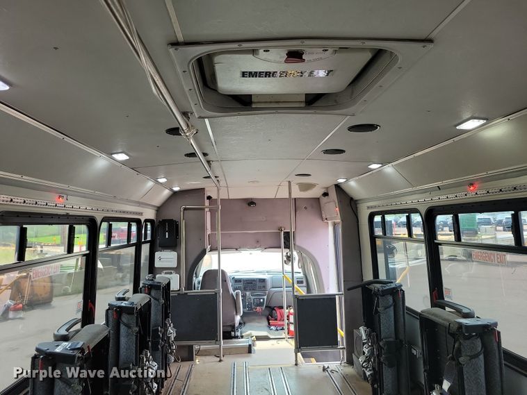 image for item DX7258 2010 Ford F650 shuttle bus