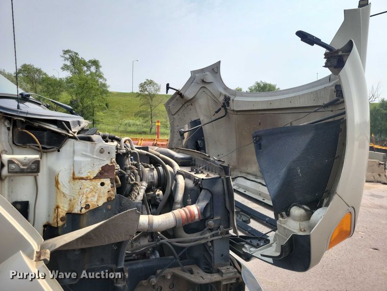 image for item DX7258 2010 Ford F650 shuttle bus