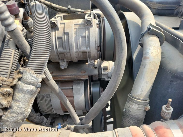 image for item DX7258 2010 Ford F650 shuttle bus