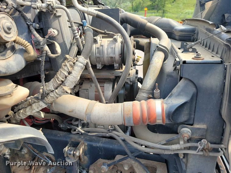 image for item DX7258 2010 Ford F650 shuttle bus