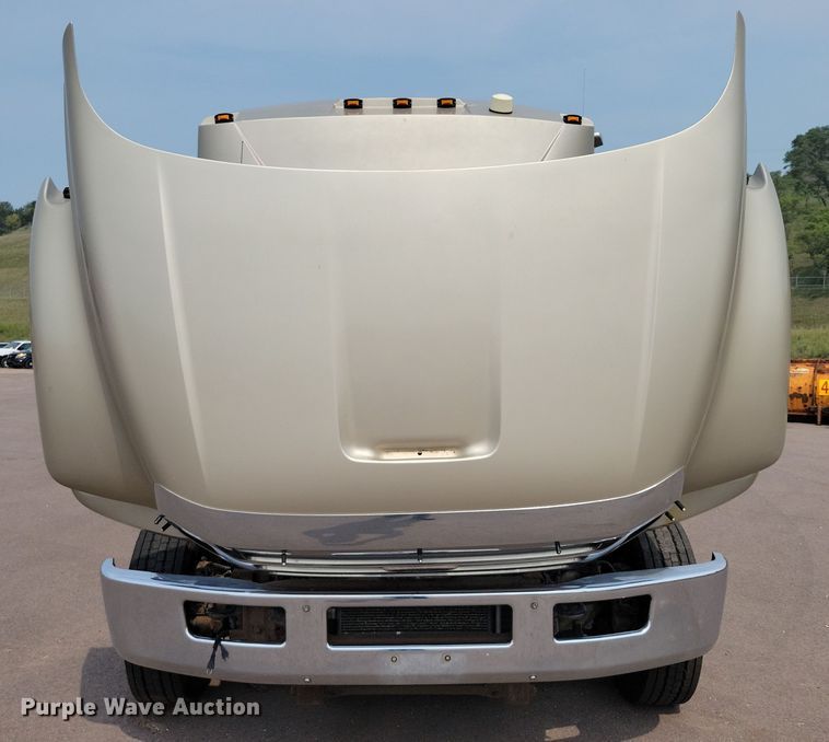 image for item DX7258 2010 Ford F650 shuttle bus