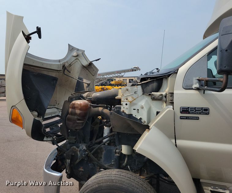 image for item DX7258 2010 Ford F650 shuttle bus