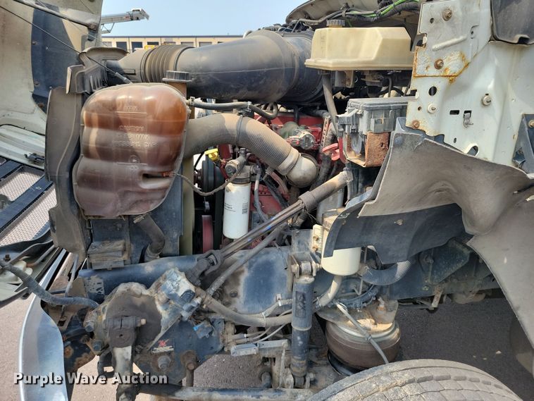 image for item DX7258 2010 Ford F650 shuttle bus