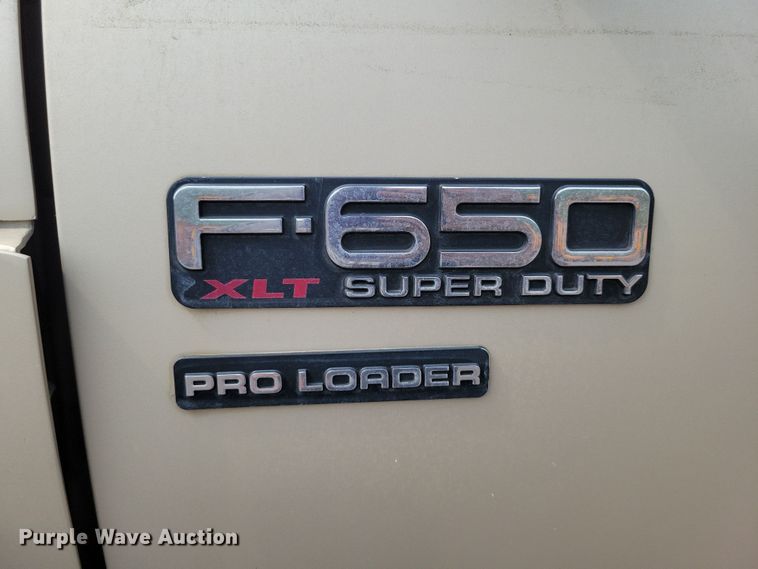 image for item DX7258 2010 Ford F650 shuttle bus