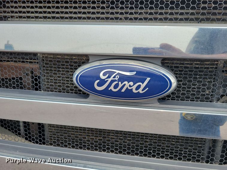 image for item DX7258 2010 Ford F650 shuttle bus