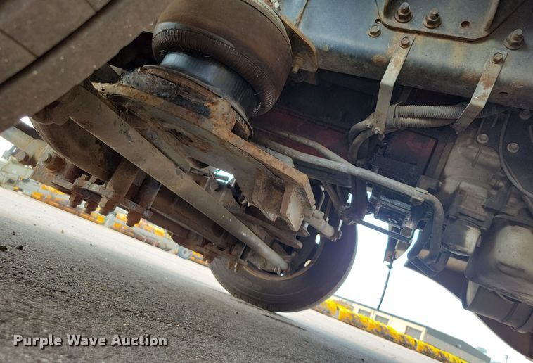 image for item DX7258 2010 Ford F650 shuttle bus