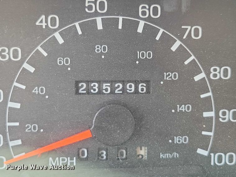 image for item DX7258 2010 Ford F650 shuttle bus