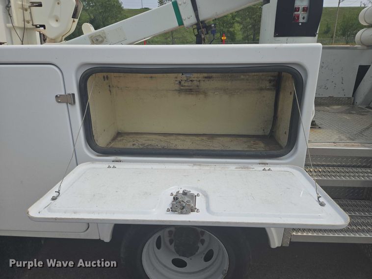 image for item DX7260 2015 Ford F550 bucket truck