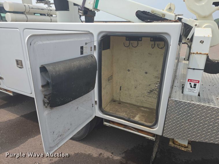 image for item DX7260 2015 Ford F550 bucket truck