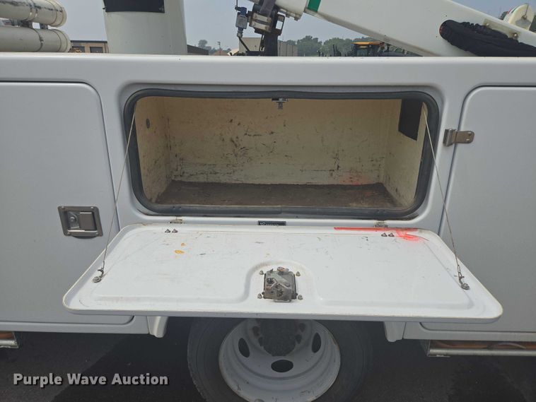 image for item DX7260 2015 Ford F550 bucket truck