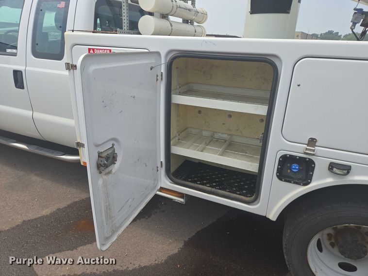 image for item DX7260 2015 Ford F550 bucket truck