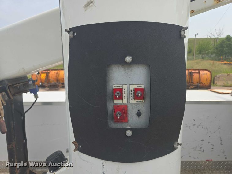 image for item DX7260 2015 Ford F550 bucket truck