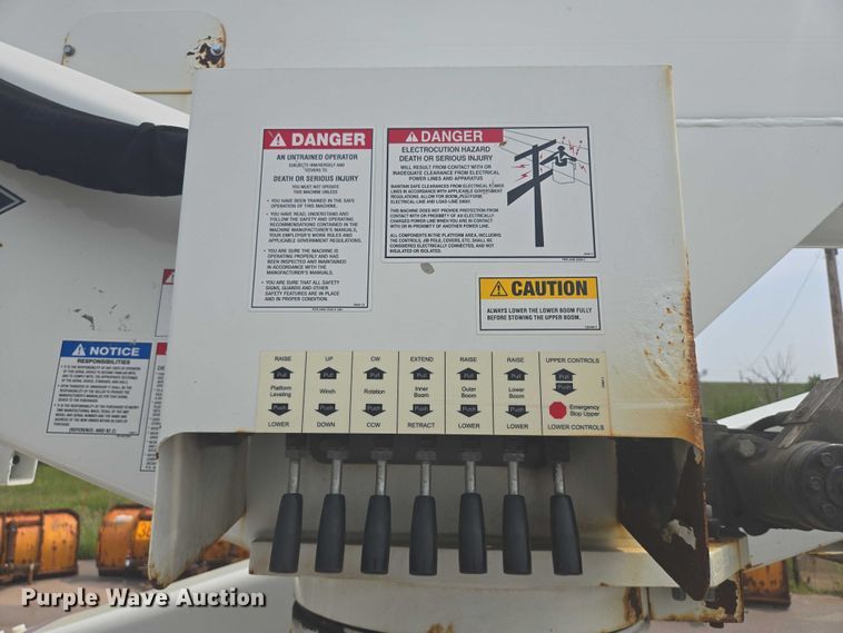 image for item DX7260 2015 Ford F550 bucket truck