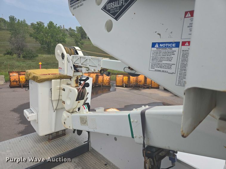 image for item DX7260 2015 Ford F550 bucket truck