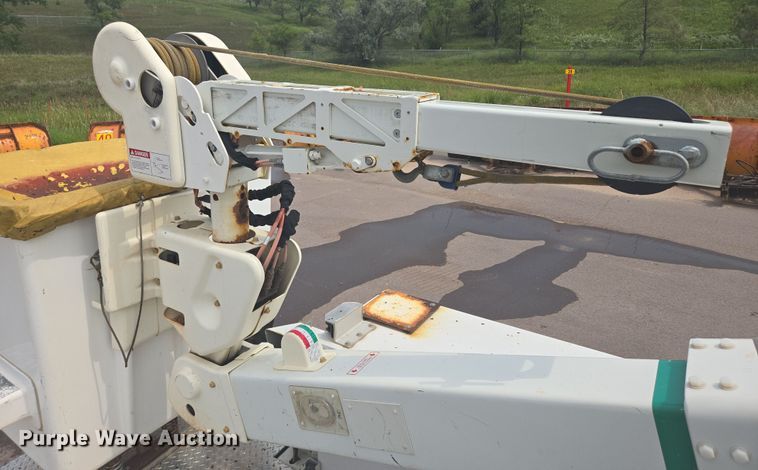 image for item DX7260 2015 Ford F550 bucket truck