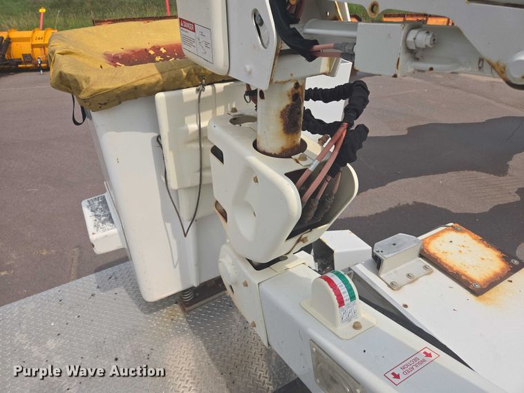 image for item DX7260 2015 Ford F550 bucket truck