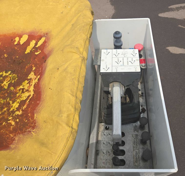 image for item DX7260 2015 Ford F550 bucket truck