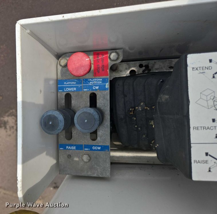 image for item DX7260 2015 Ford F550 bucket truck