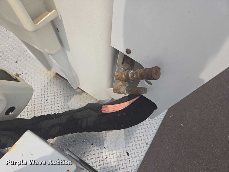 image for item DX7260 2015 Ford F550 bucket truck