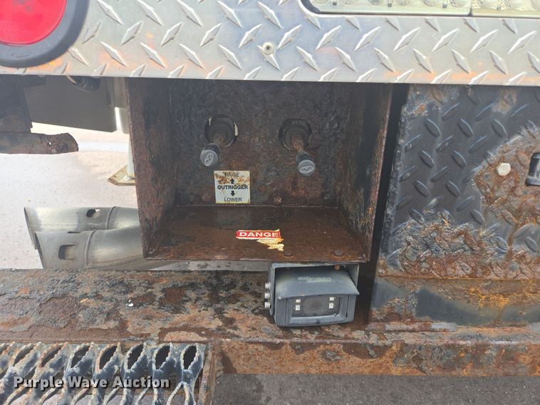 image for item DX7260 2015 Ford F550 bucket truck