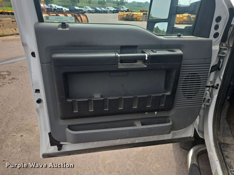 image for item DX7260 2015 Ford F550 bucket truck