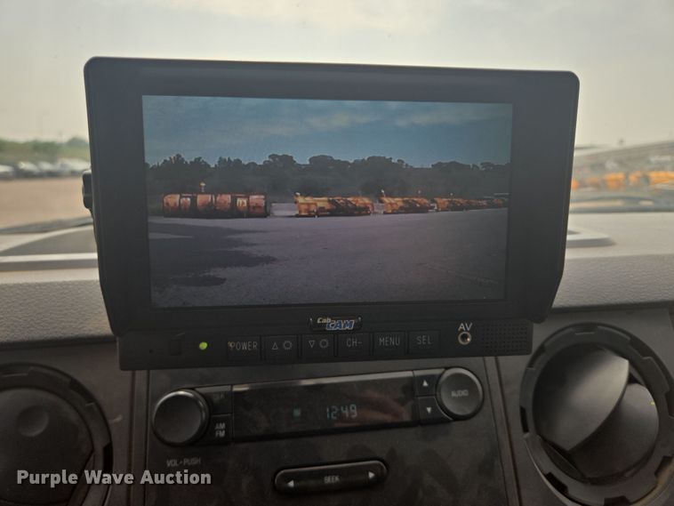 image for item DX7260 2015 Ford F550 bucket truck