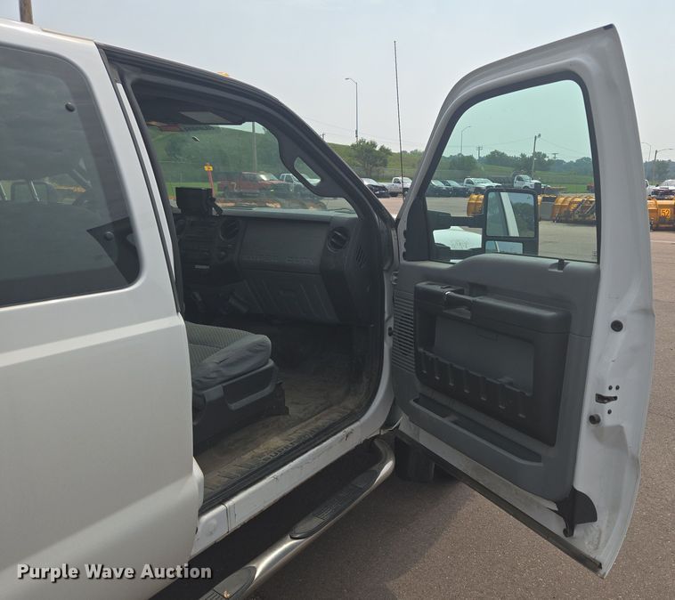 image for item DX7260 2015 Ford F550 bucket truck