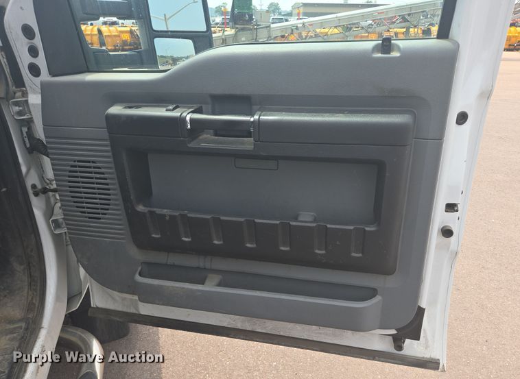 image for item DX7260 2015 Ford F550 bucket truck