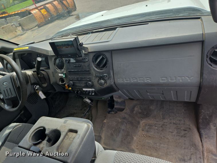 image for item DX7260 2015 Ford F550 bucket truck