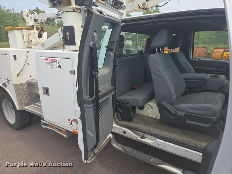 image for item DX7260 2015 Ford F550 bucket truck