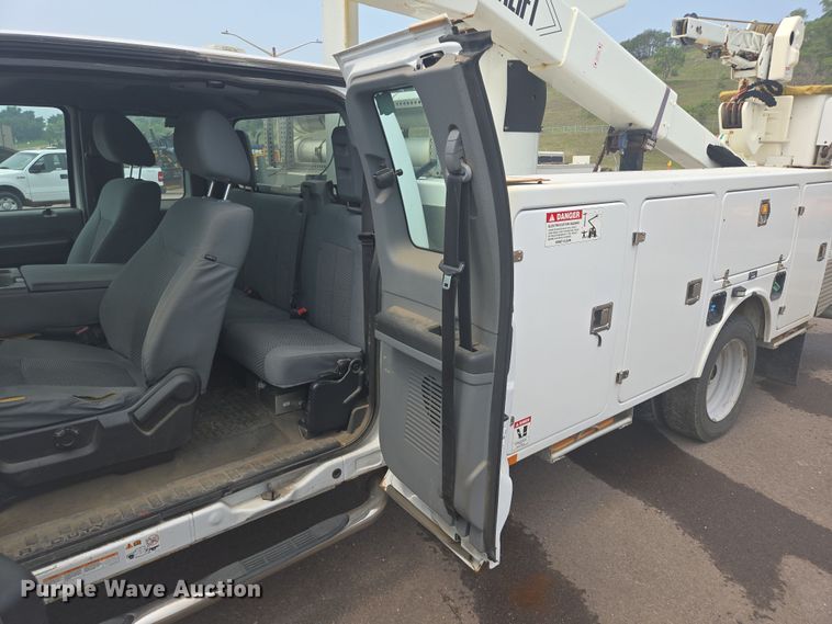 image for item DX7260 2015 Ford F550 bucket truck