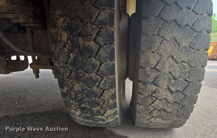 image for item DX7260 2015 Ford F550 bucket truck