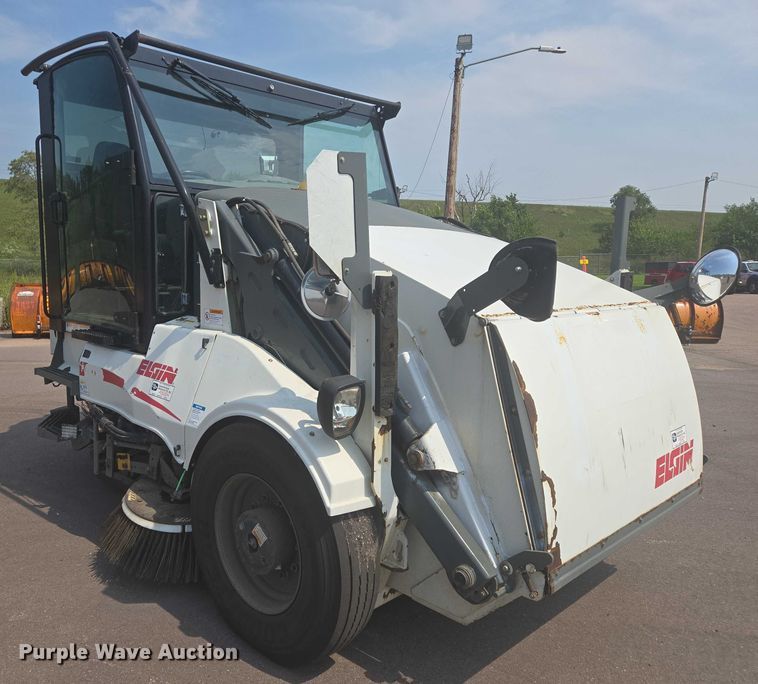 image for item DX7264 2013 Elgin Pelican Series NP street sweeper