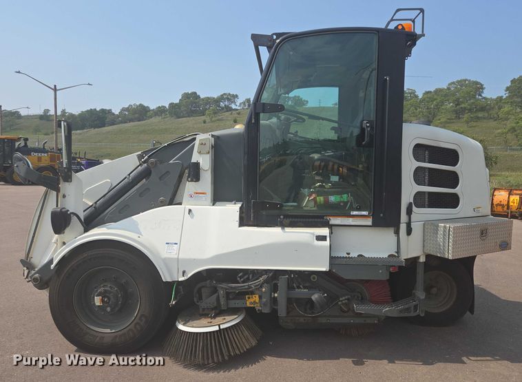 image for item DX7264 2013 Elgin Pelican Series NP street sweeper