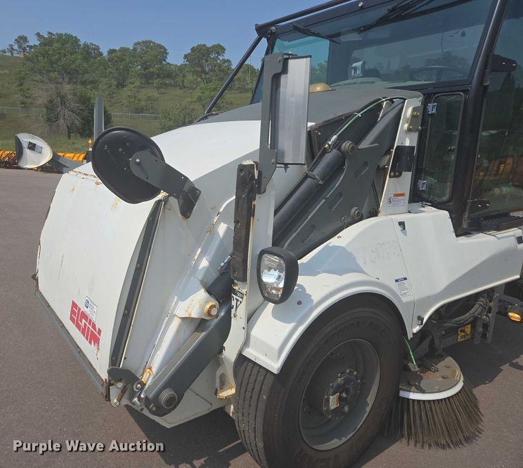 image for item DX7264 2013 Elgin Pelican Series NP street sweeper