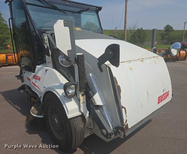 image for item DX7264 2013 Elgin Pelican Series NP street sweeper