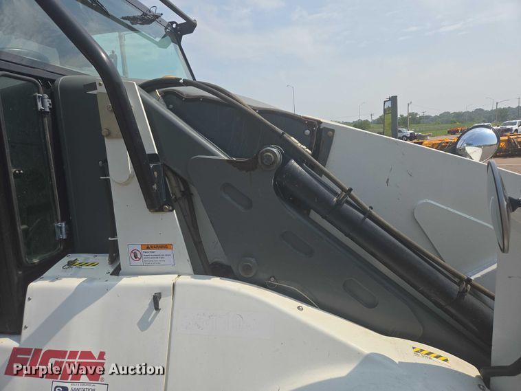 image for item DX7264 2013 Elgin Pelican Series NP street sweeper