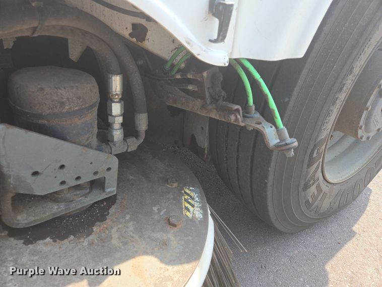 image for item DX7264 2013 Elgin Pelican Series NP street sweeper