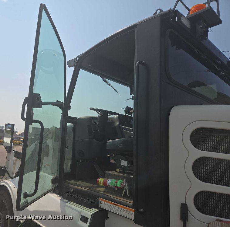 image for item DX7264 2013 Elgin Pelican Series NP street sweeper