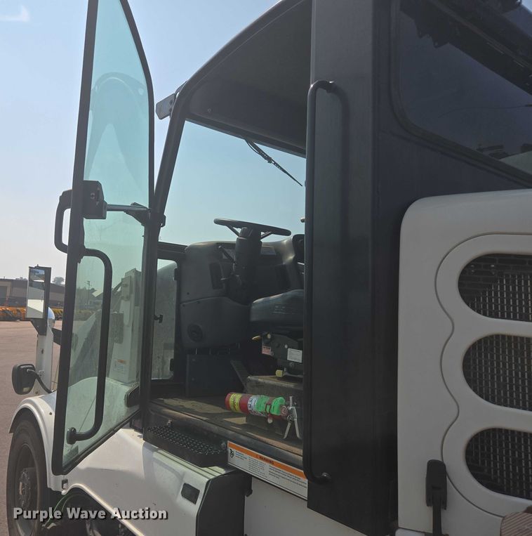 image for item DX7264 2013 Elgin Pelican Series NP street sweeper