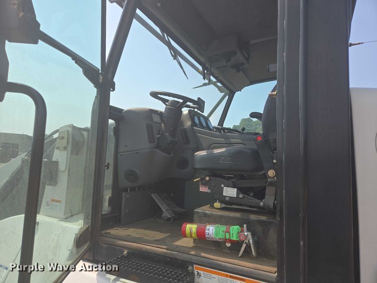 image for item DX7264 2013 Elgin Pelican Series NP street sweeper