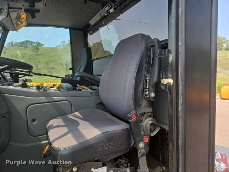 image for item DX7264 2013 Elgin Pelican Series NP street sweeper