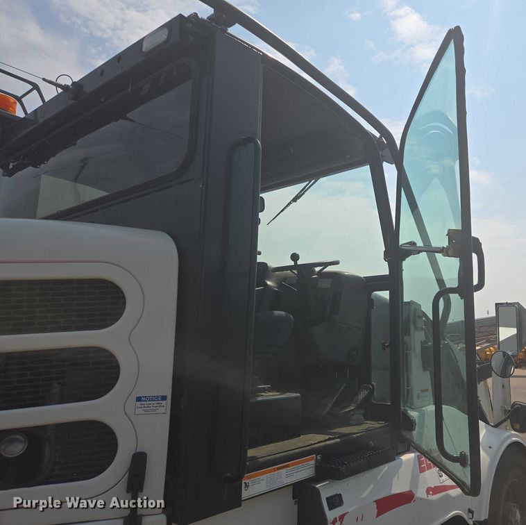 image for item DX7264 2013 Elgin Pelican Series NP street sweeper